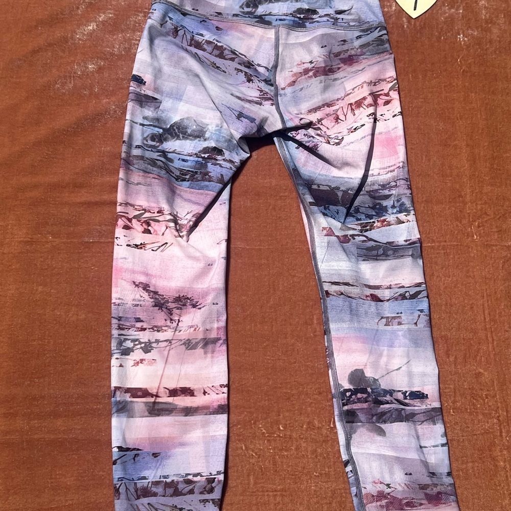 Lululemon leggings wunderunder size 4